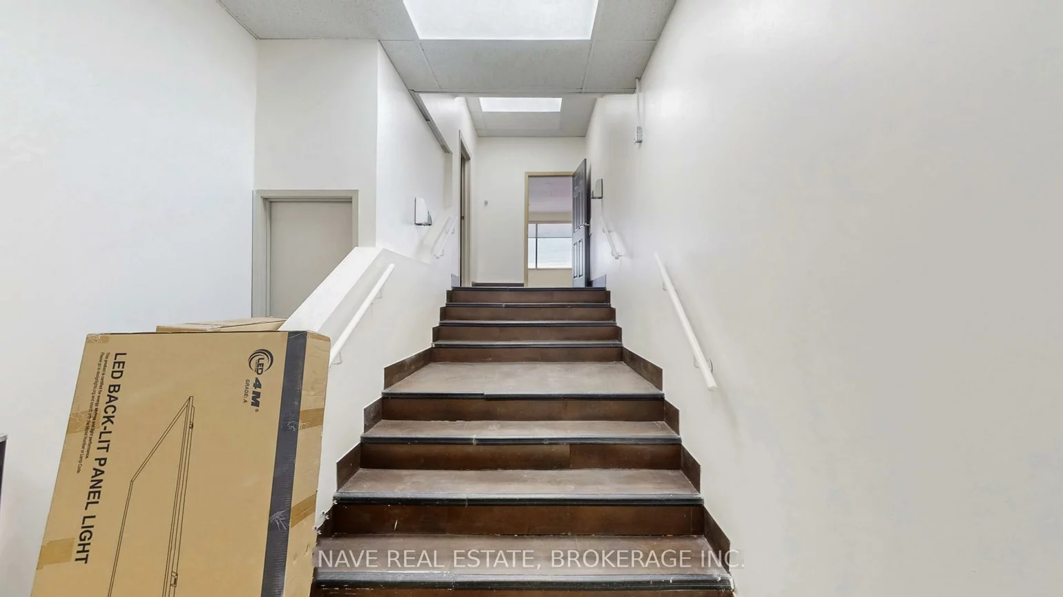 77-83, Davis, Bristol-London, Newmarket