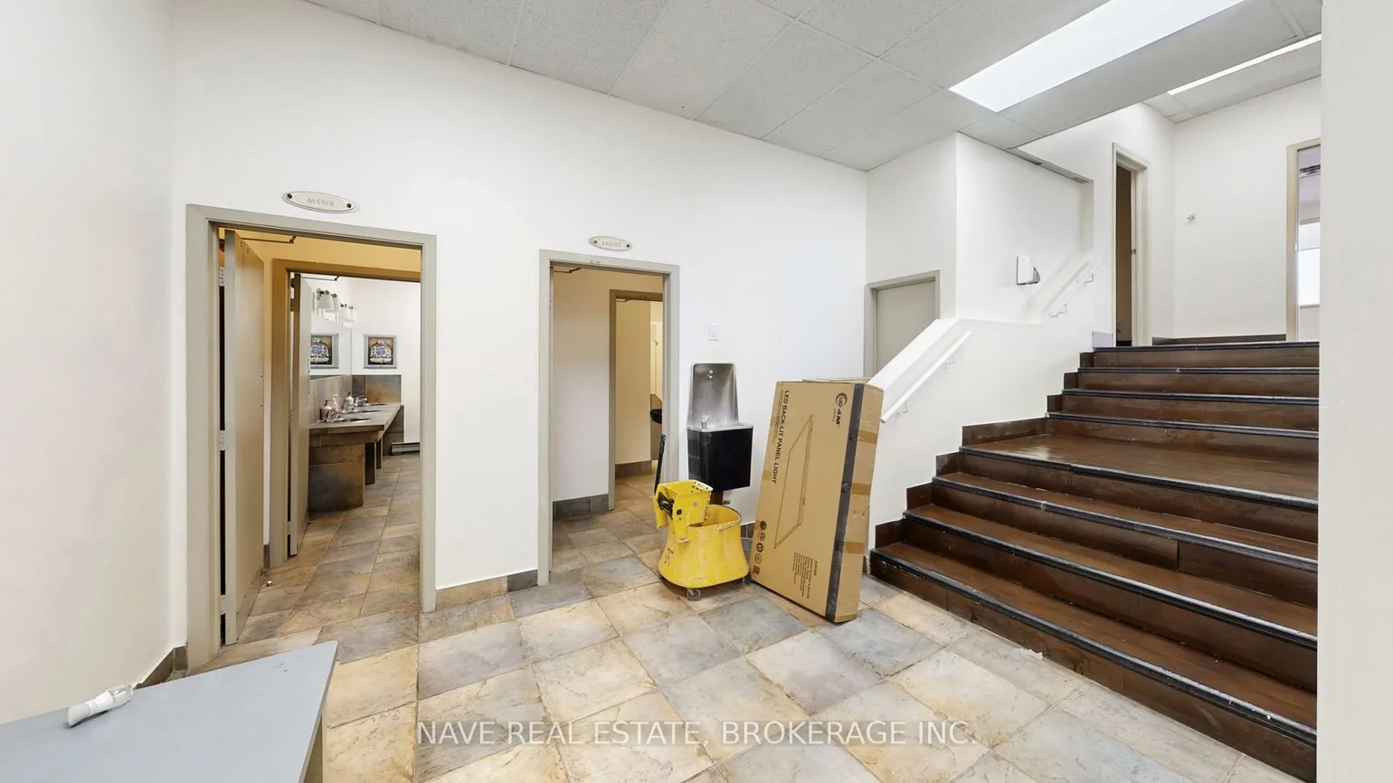 77-83, Davis, Bristol-London, Newmarket