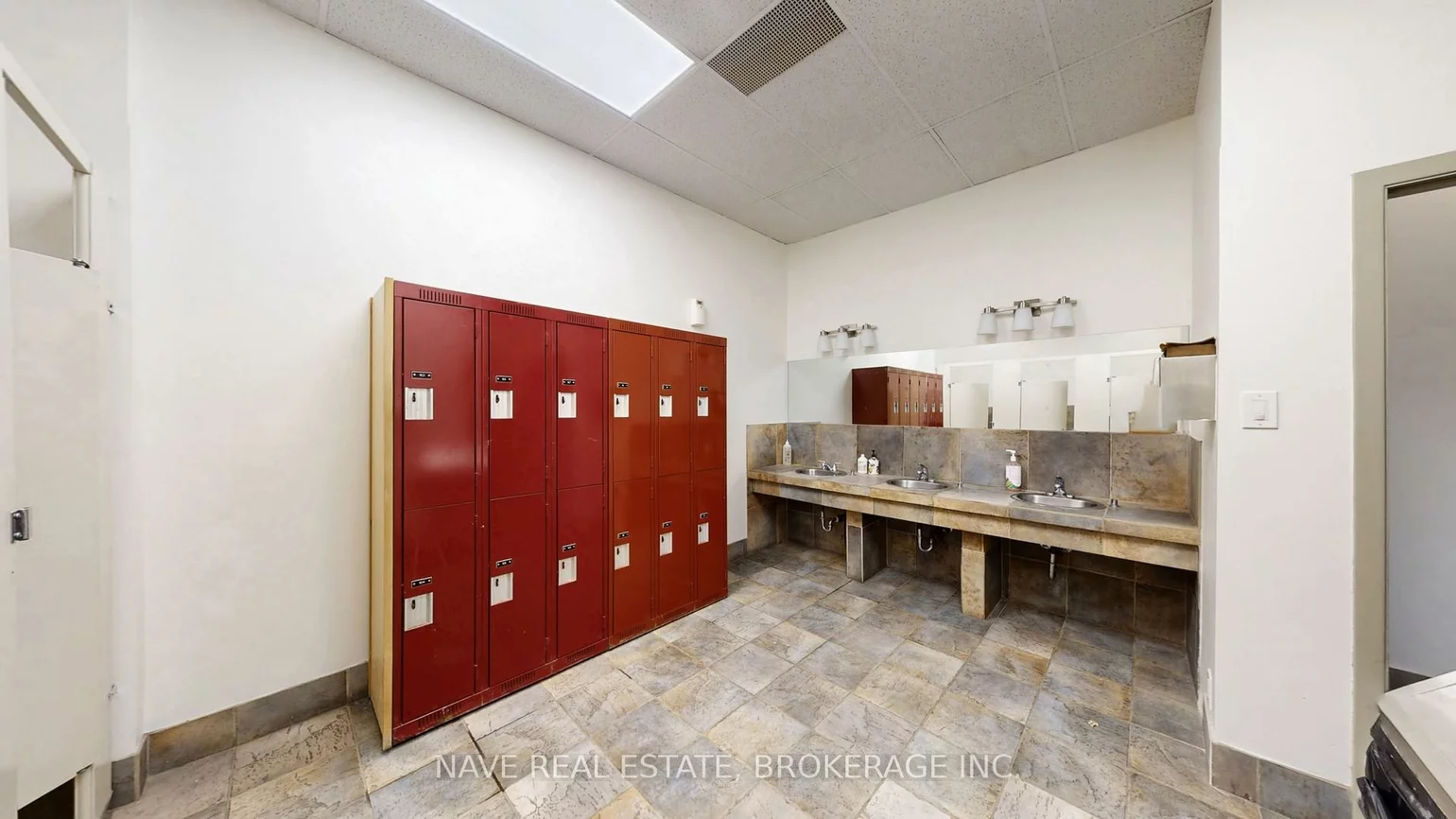 77-83, Davis, Bristol-London, Newmarket