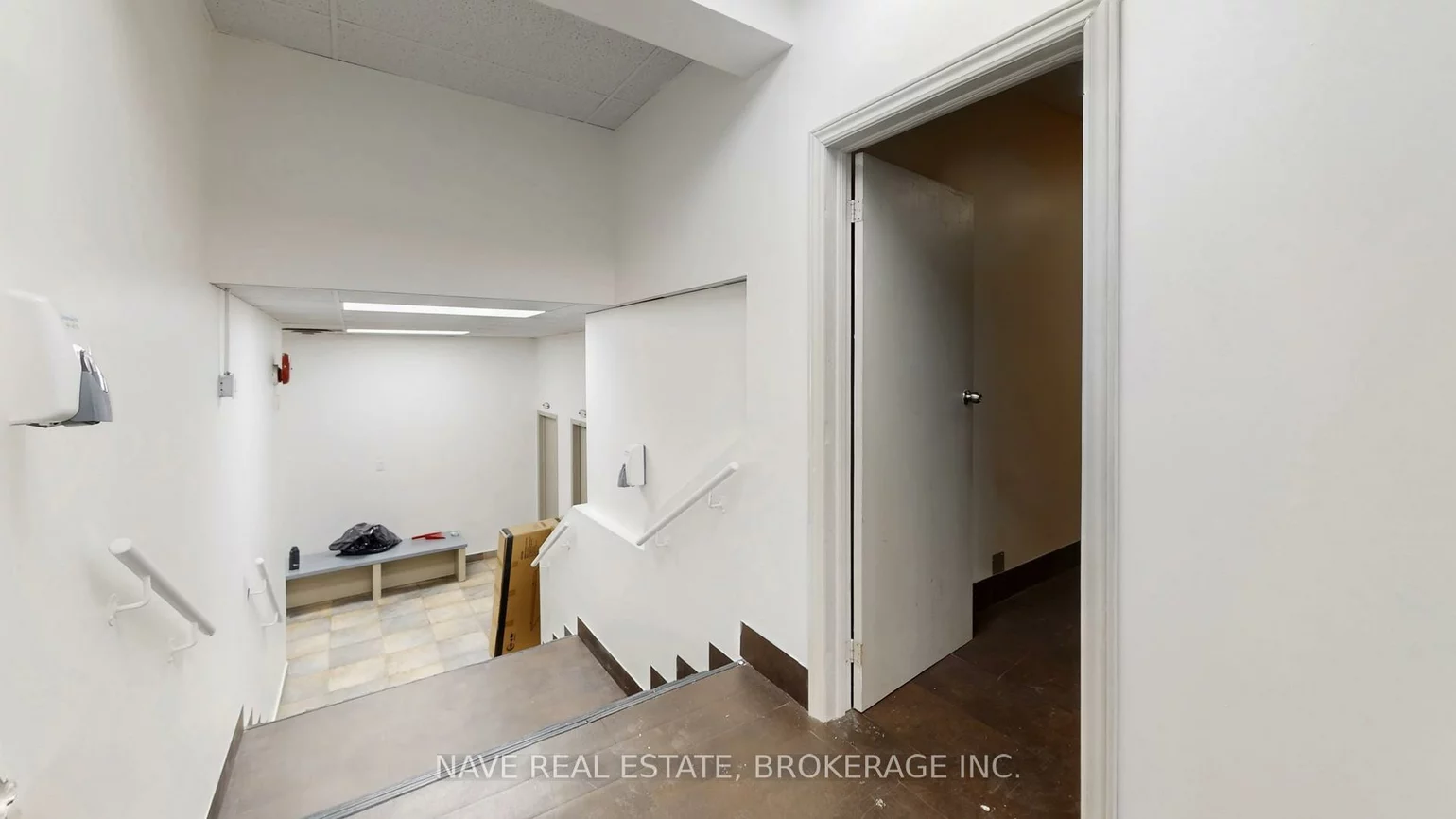 77-83, Davis, Bristol-London, Newmarket