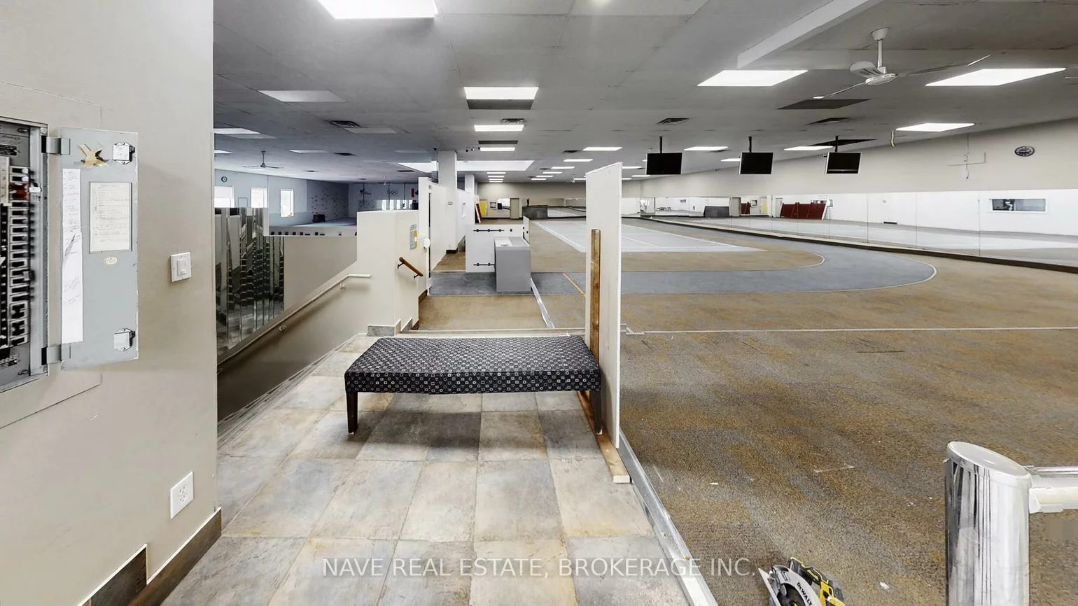 77-83, Davis, Bristol-London, Newmarket