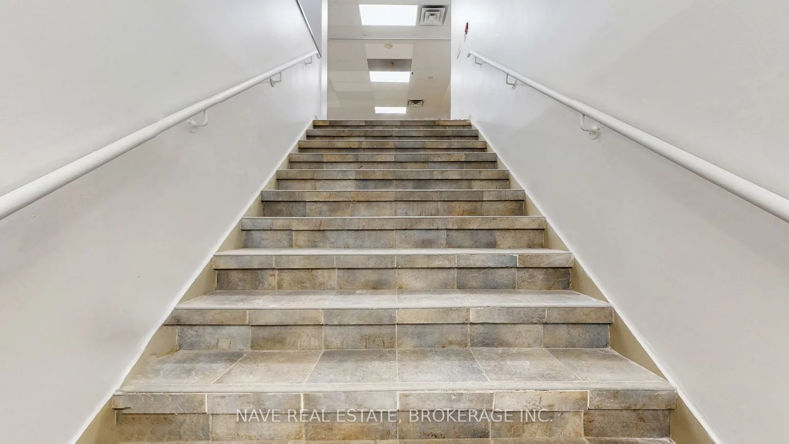 77-83, Davis, Bristol-London, Newmarket