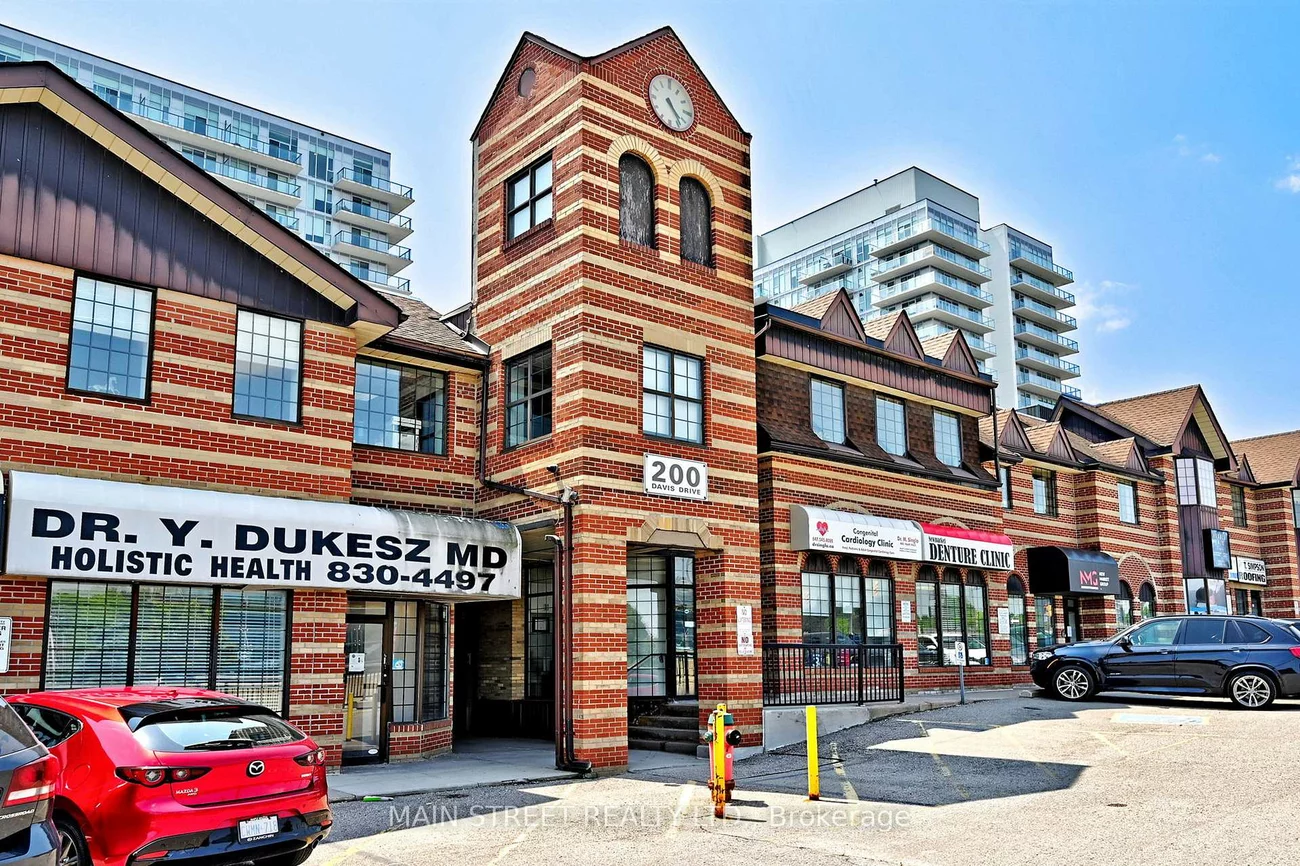 200, Davis, Central Newmarket, Newmarket