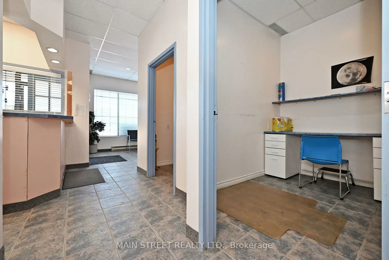 200, Davis, Central Newmarket, Newmarket