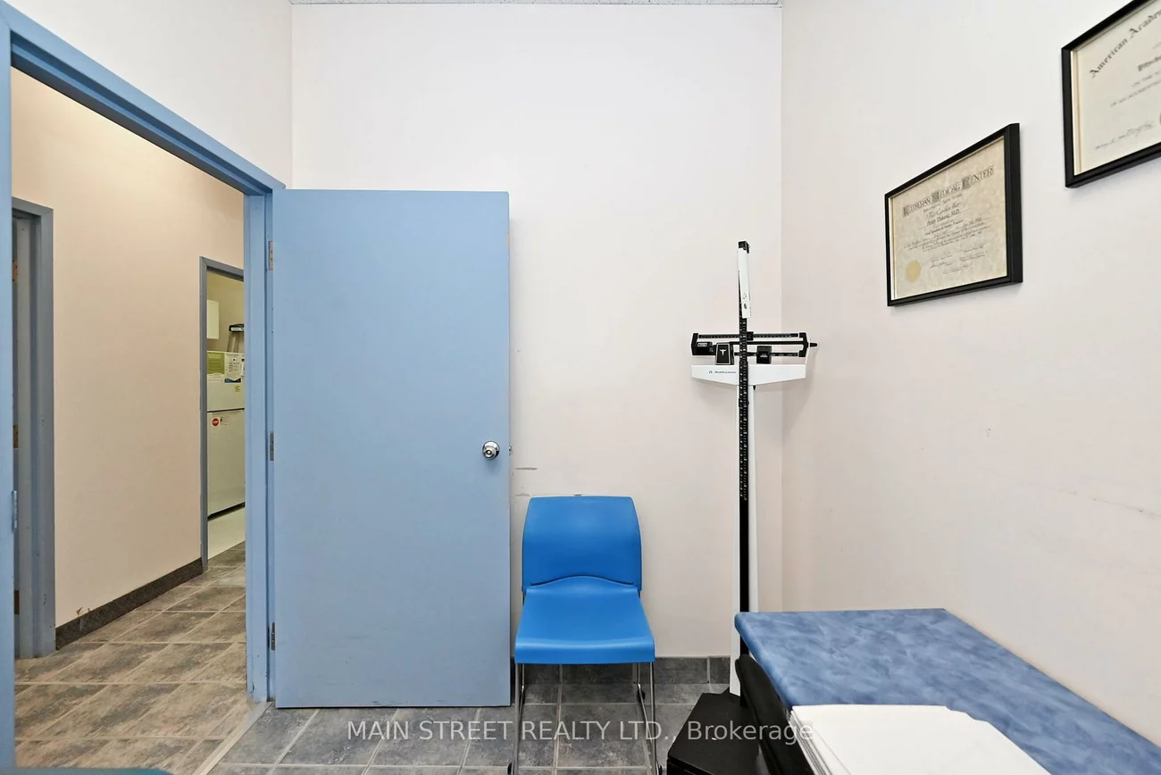 200, Davis, Central Newmarket, Newmarket