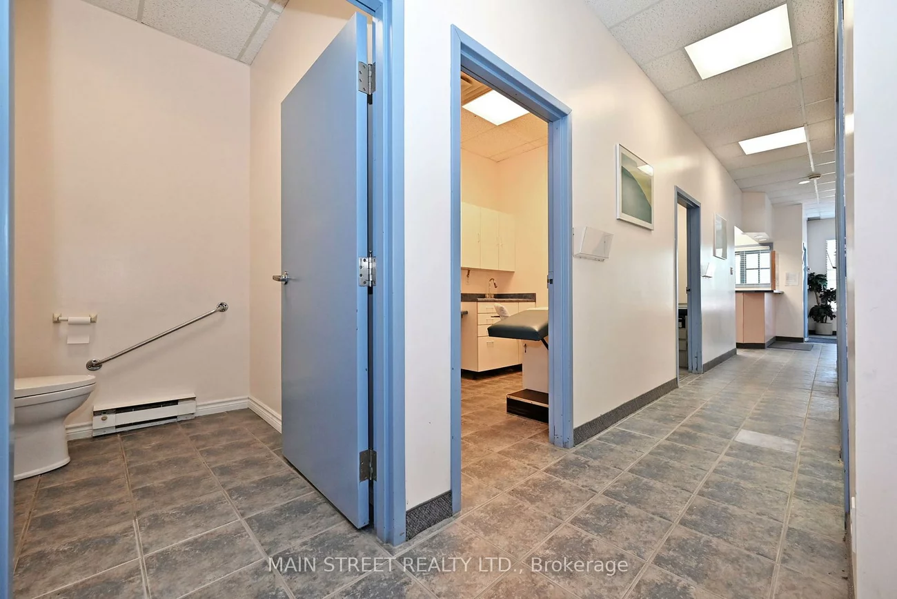 200, Davis, Central Newmarket, Newmarket