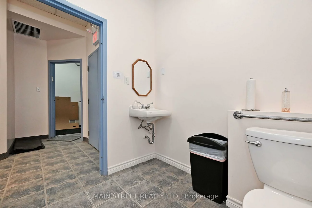 200, Davis, Central Newmarket, Newmarket