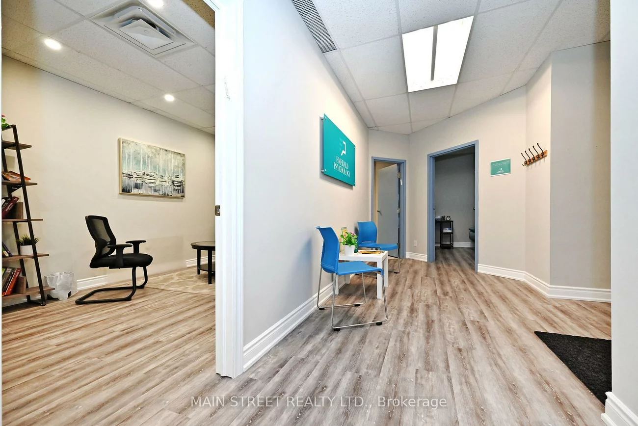 200, Davis, Central Newmarket, Newmarket