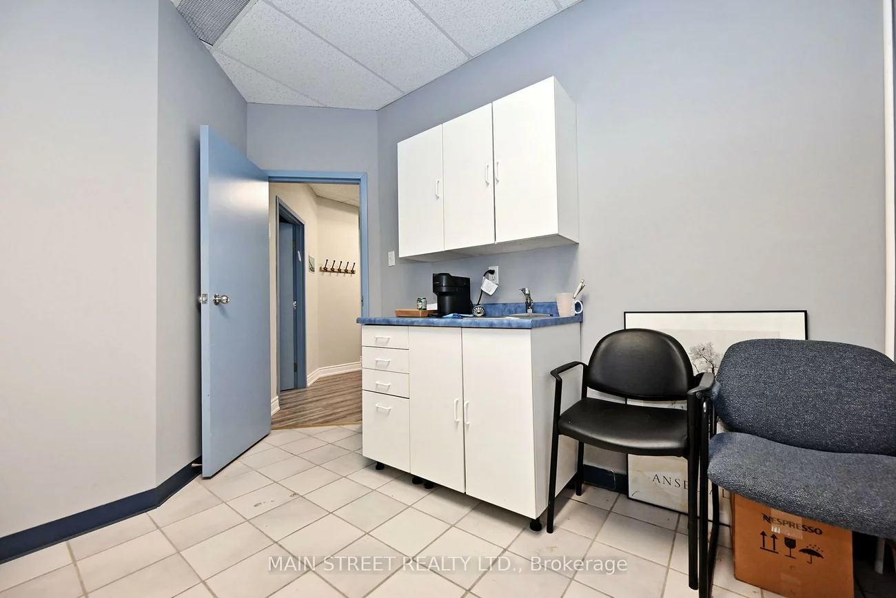 200, Davis, Central Newmarket, Newmarket