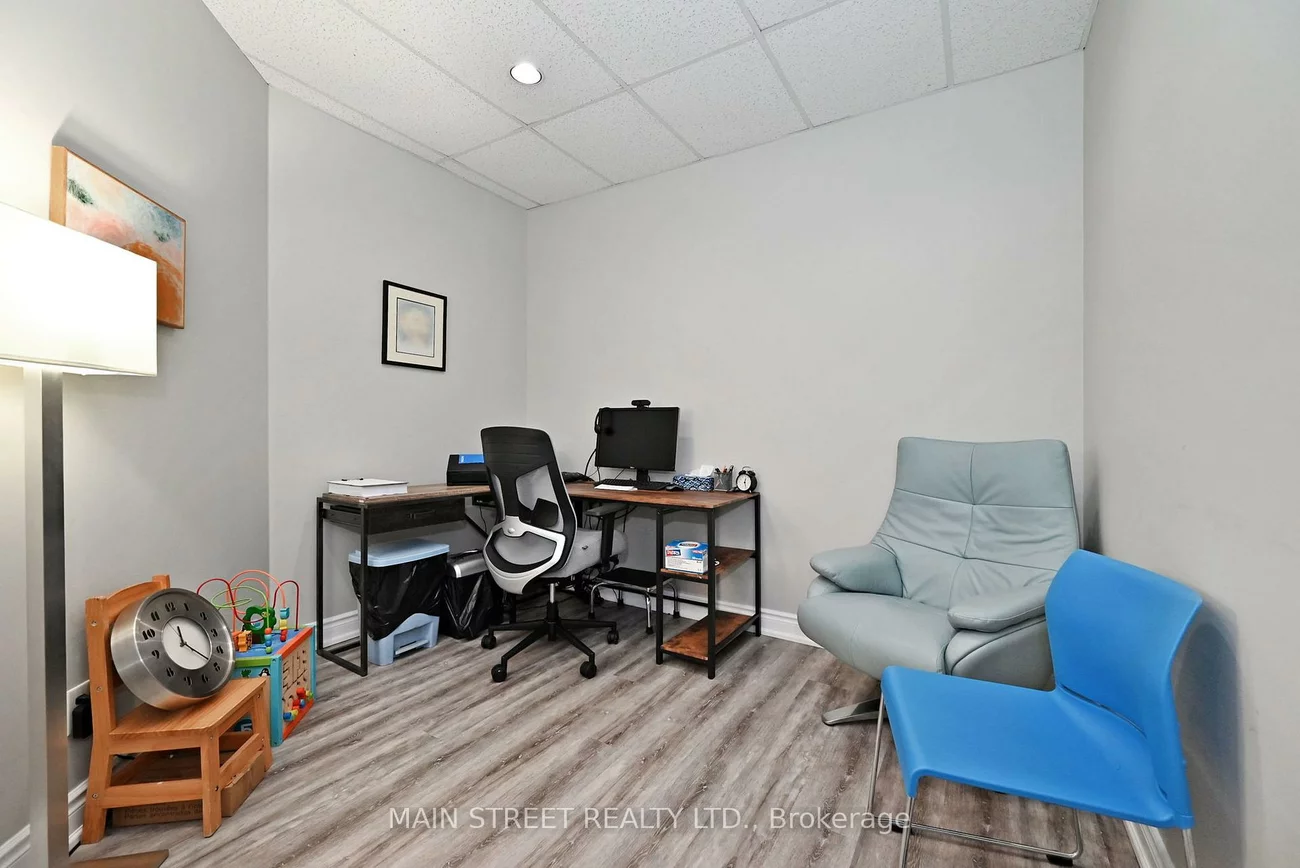 200, Davis, Central Newmarket, Newmarket