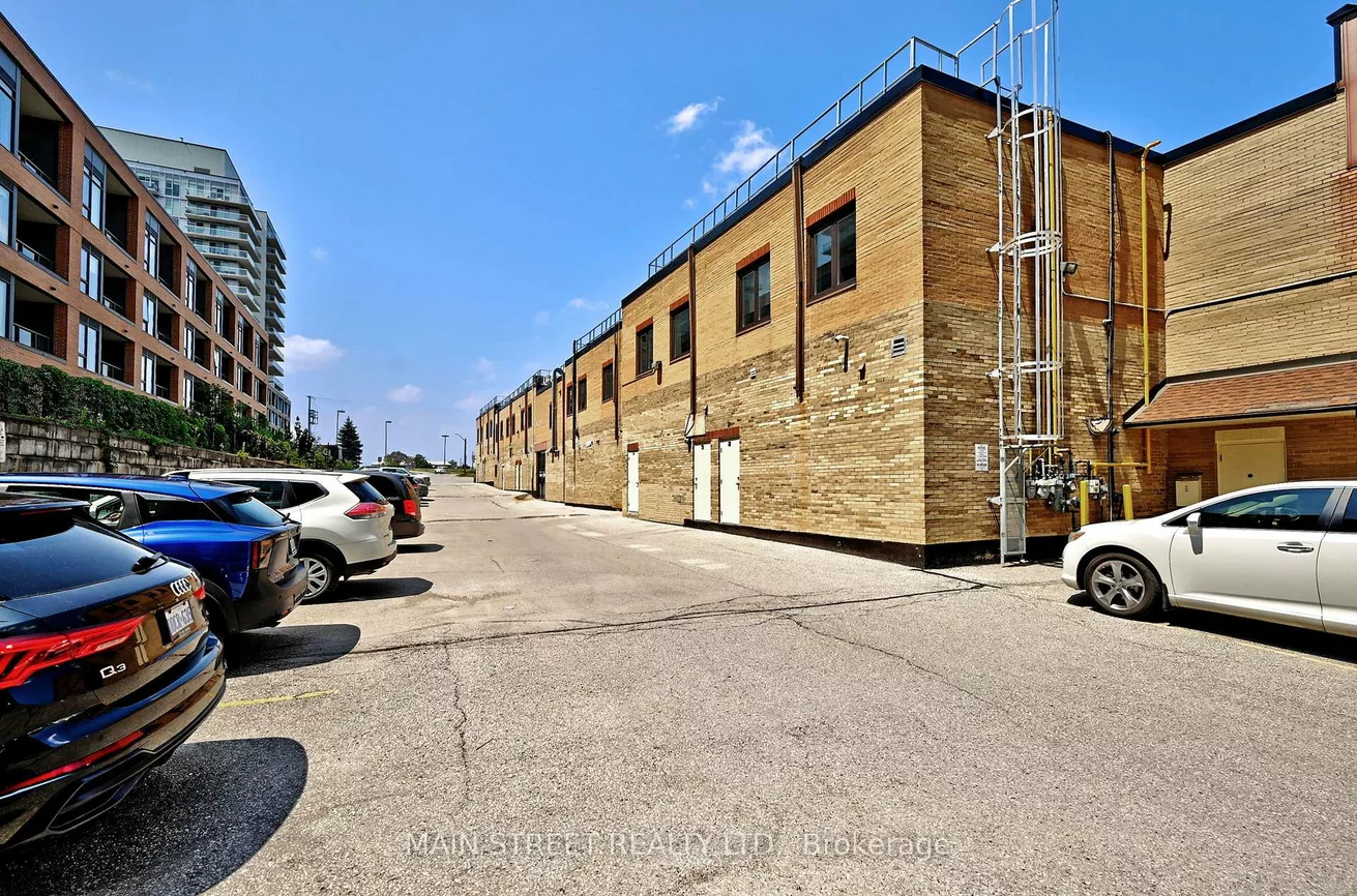 200, Davis, Central Newmarket, Newmarket