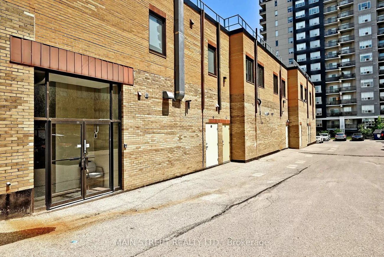 200, Davis, Central Newmarket, Newmarket