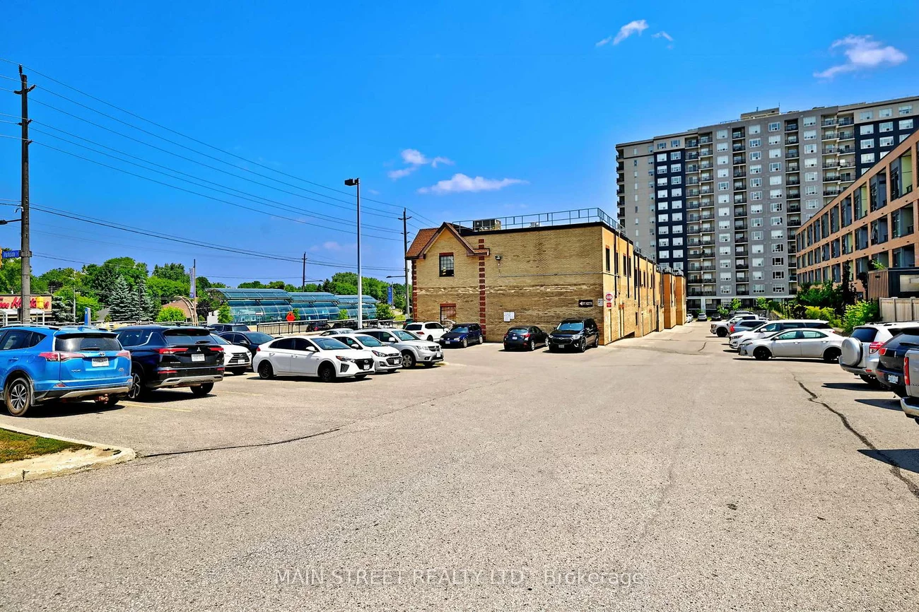 200, Davis, Central Newmarket, Newmarket