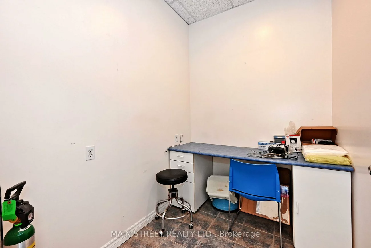 200, Davis, Central Newmarket, Newmarket