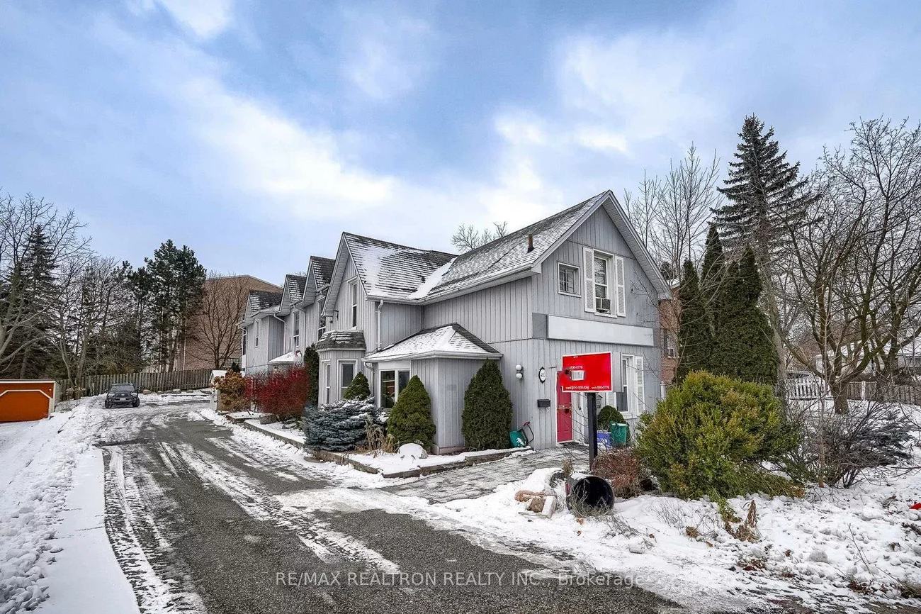 482, Queen, Central Newmarket, Newmarket