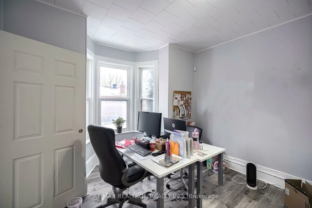 482, Queen, Central Newmarket, Newmarket