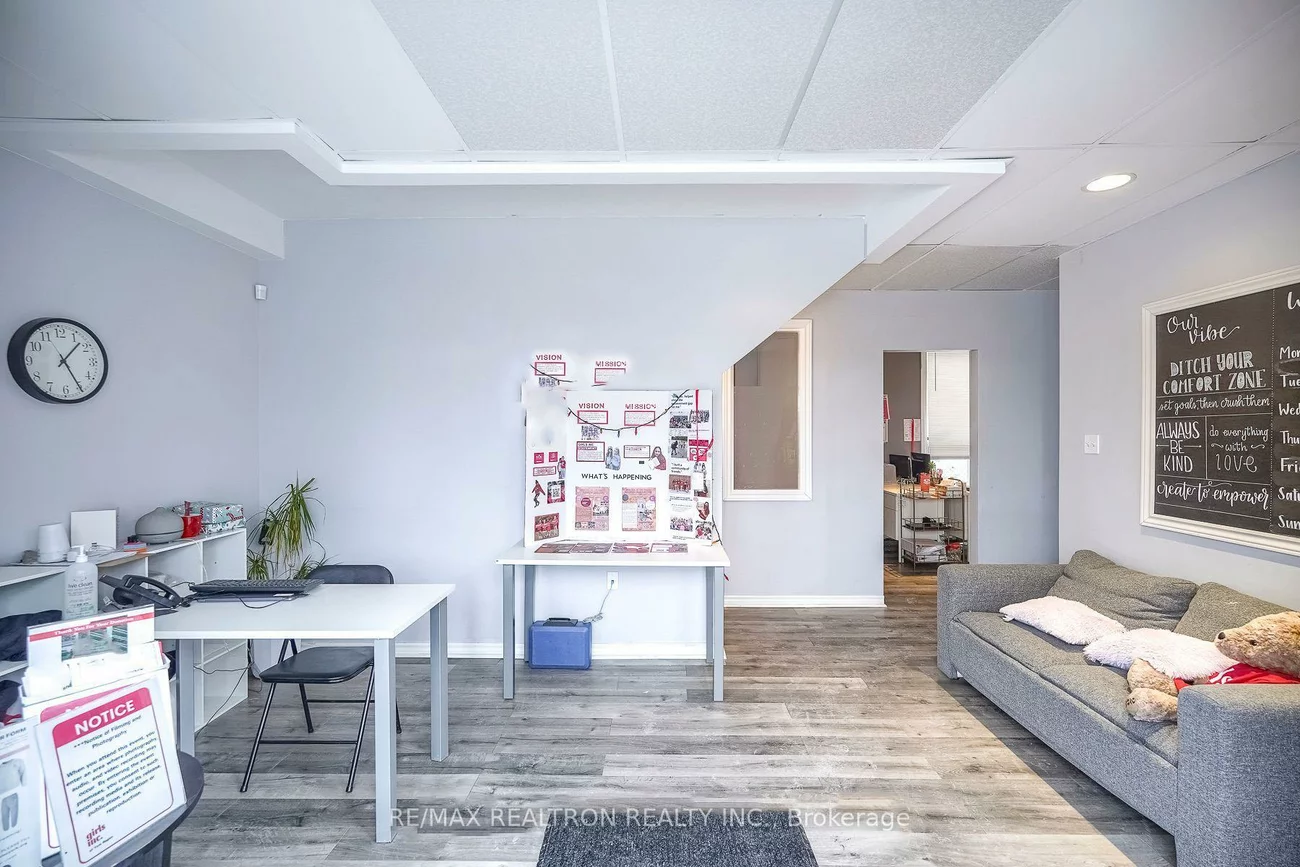 482, Queen, Central Newmarket, Newmarket