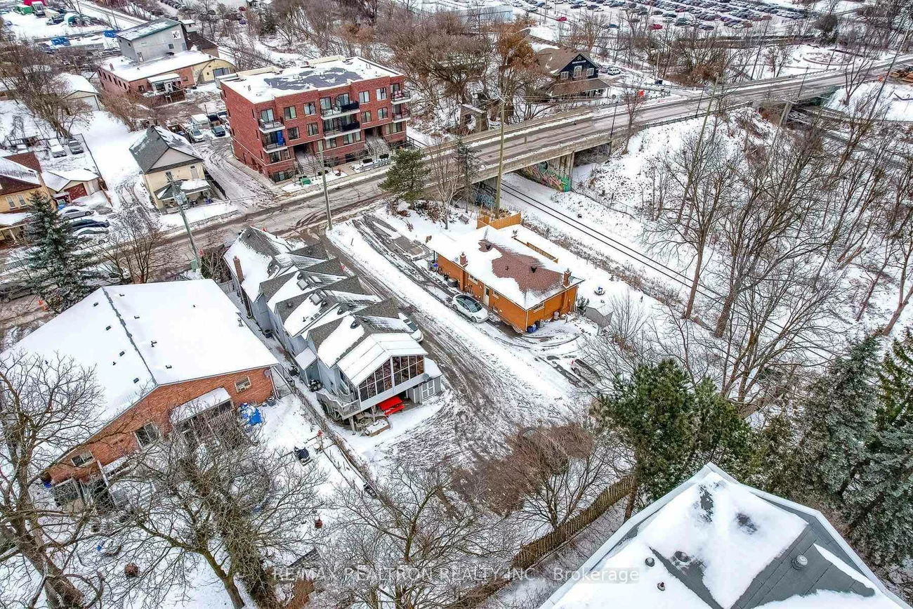 482, Queen, Central Newmarket, Newmarket