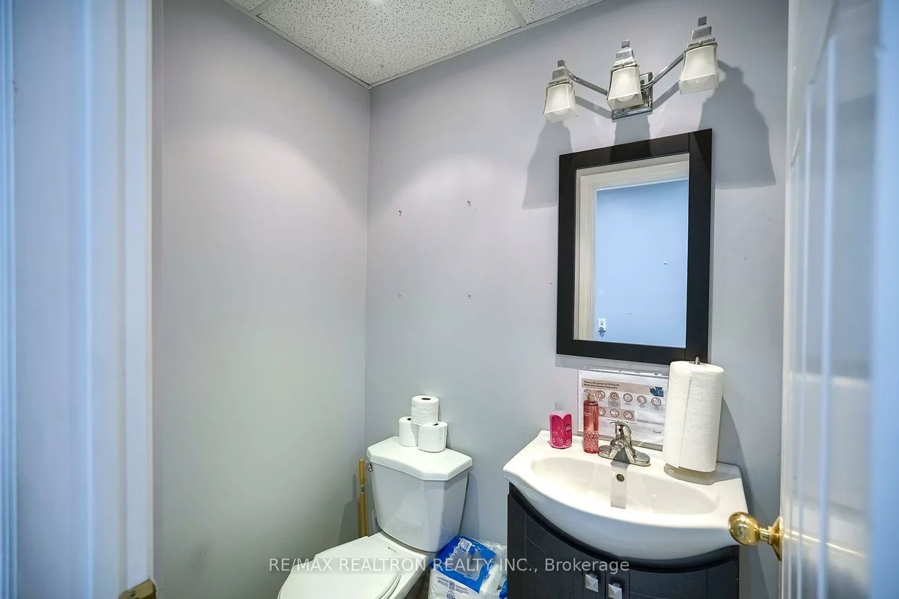 482, Queen, Central Newmarket, Newmarket