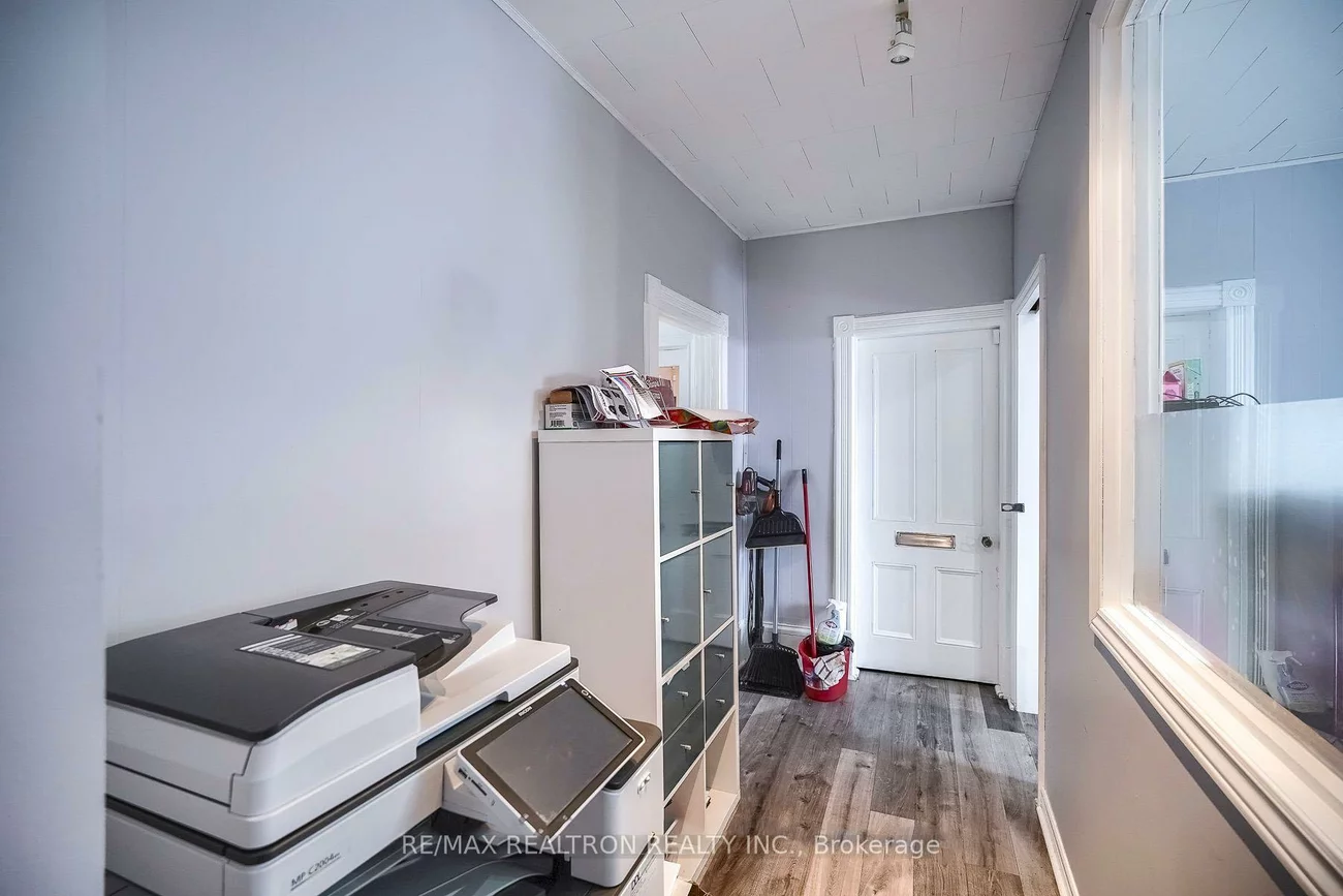 482, Queen, Central Newmarket, Newmarket