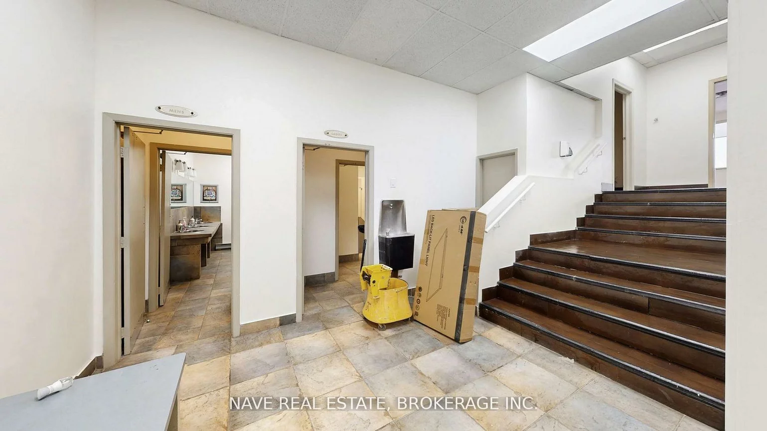 77-83, Davis, Bristol-London, Newmarket