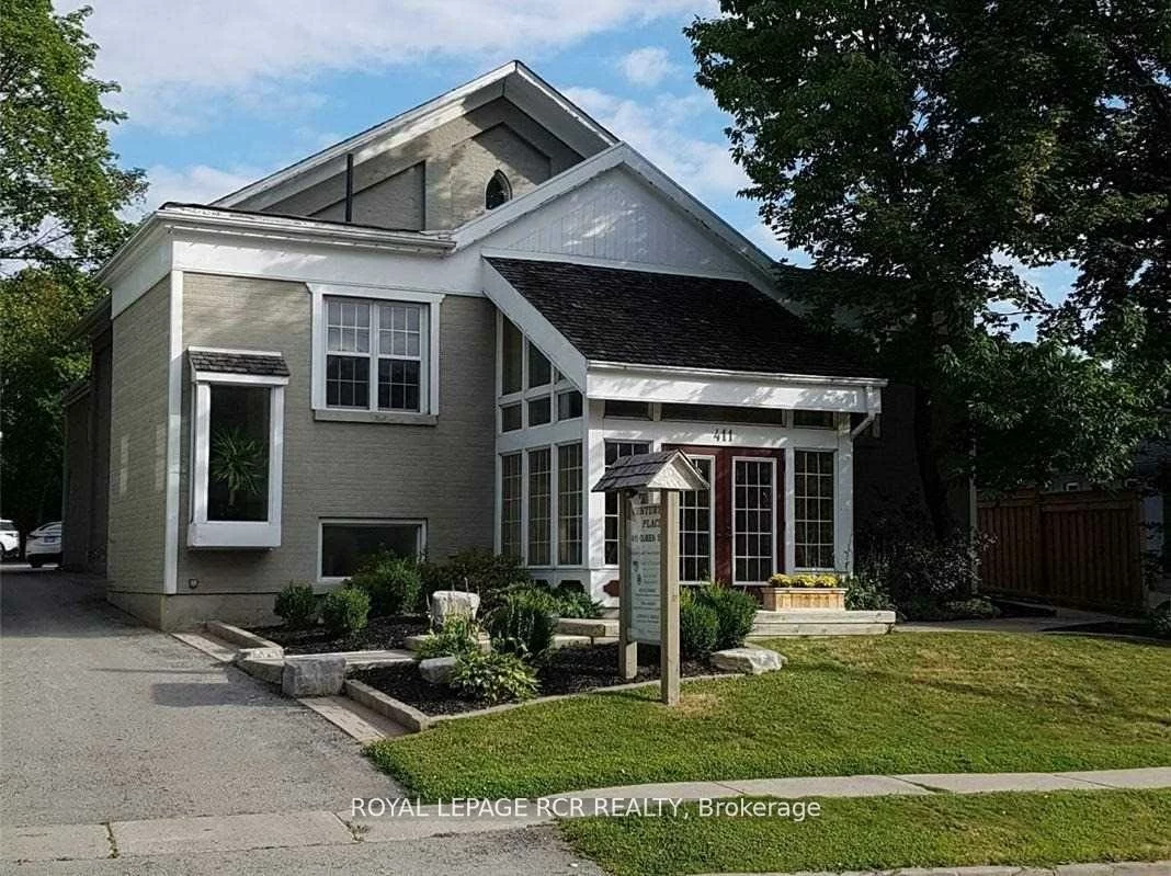 411, Queen, Central Newmarket, Newmarket