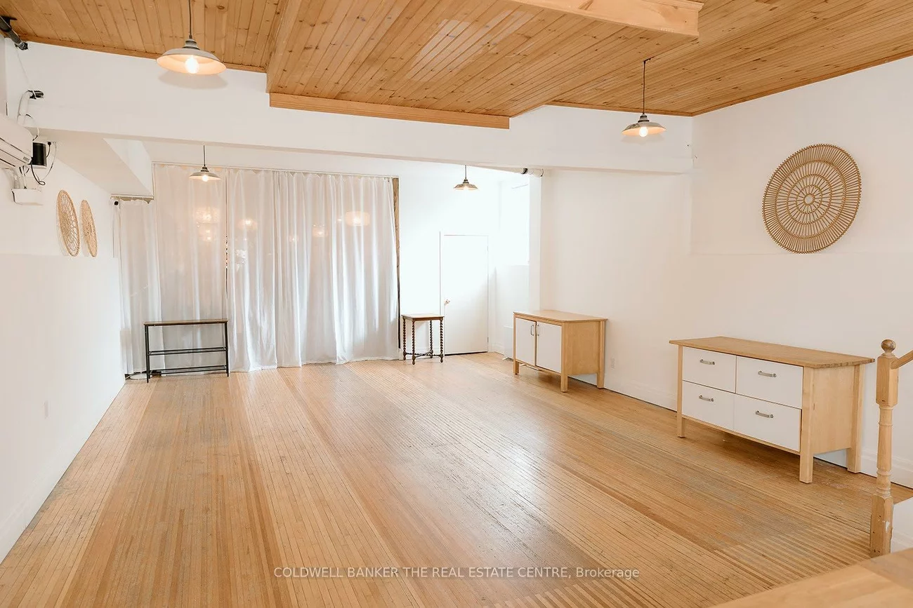 208A, Main, Central Newmarket, Newmarket