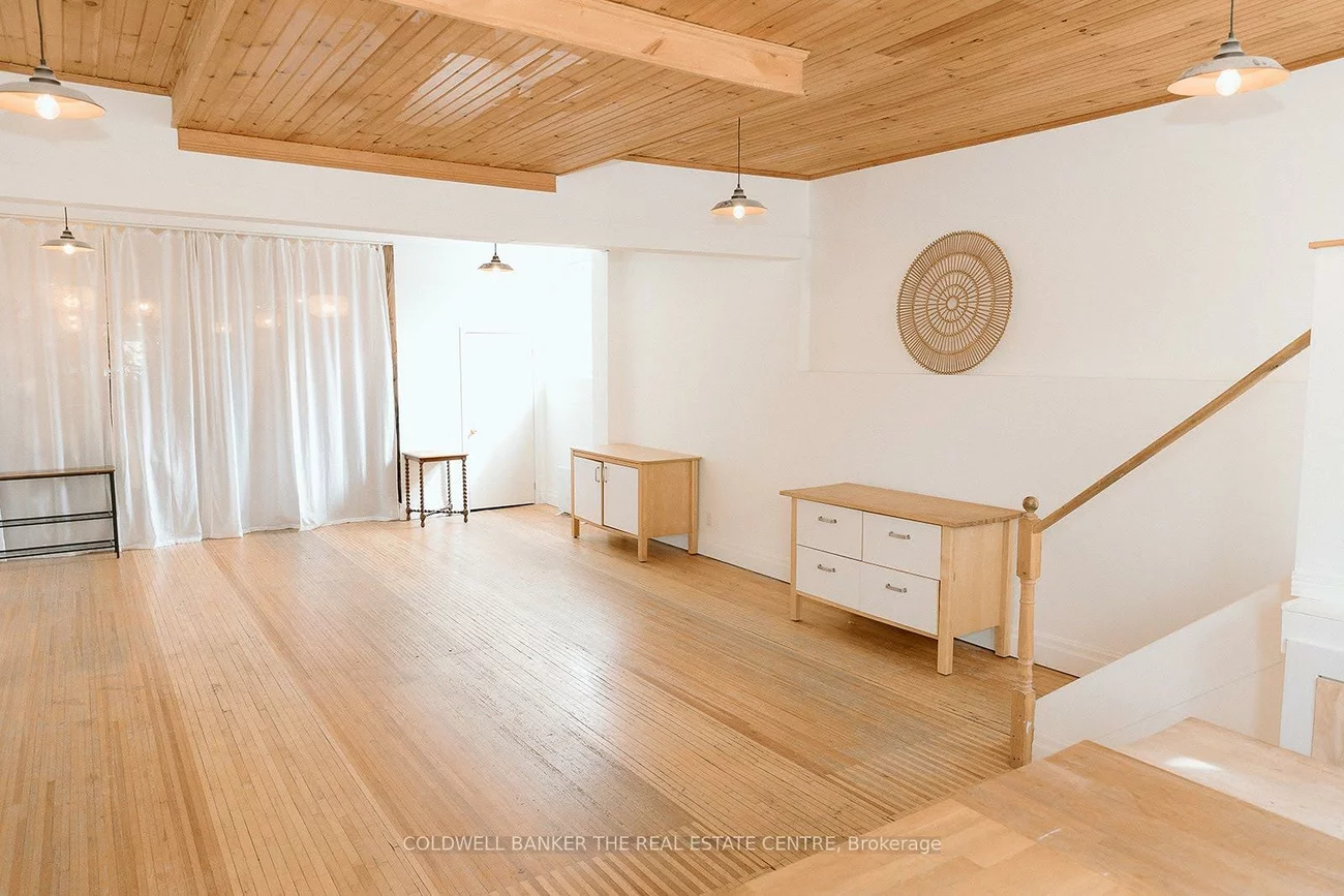 208B, Main, Central Newmarket, Newmarket