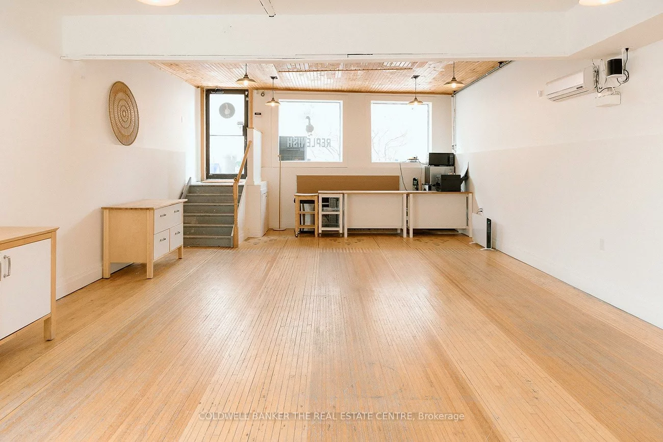 208B, Main, Central Newmarket, Newmarket