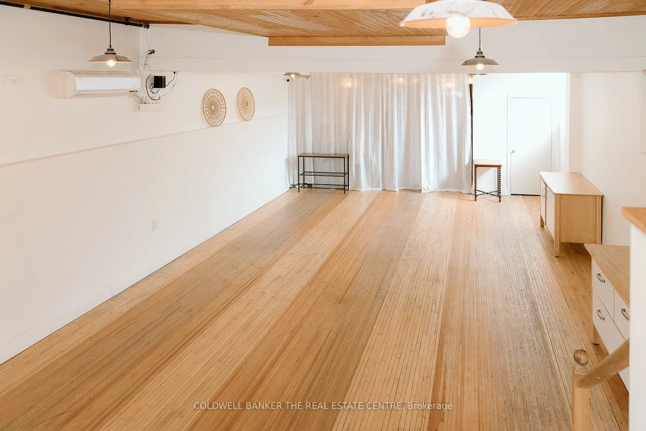 208B, Main, Central Newmarket, Newmarket