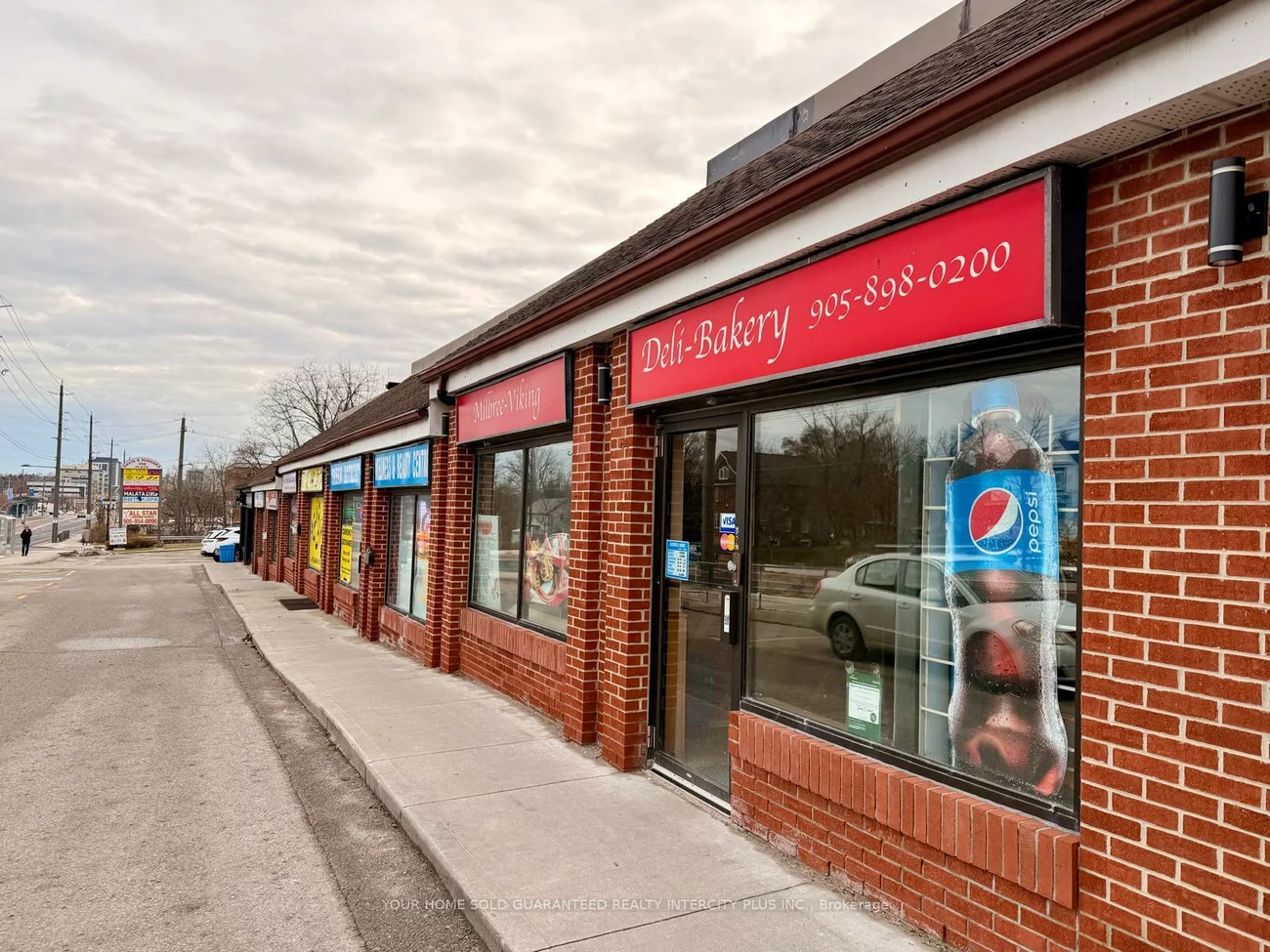 350, Davis, Central Newmarket, Newmarket