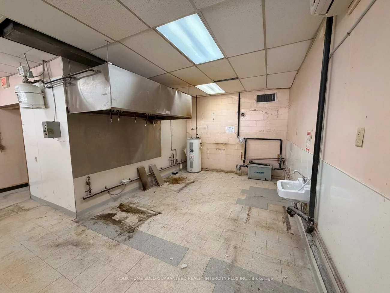 350, Davis, Central Newmarket, Newmarket