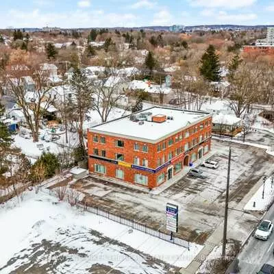 390, Davis, Central Newmarket, Newmarket