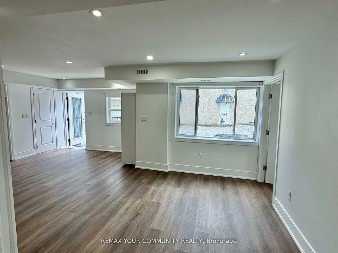 34, Main, Central Newmarket, Newmarket