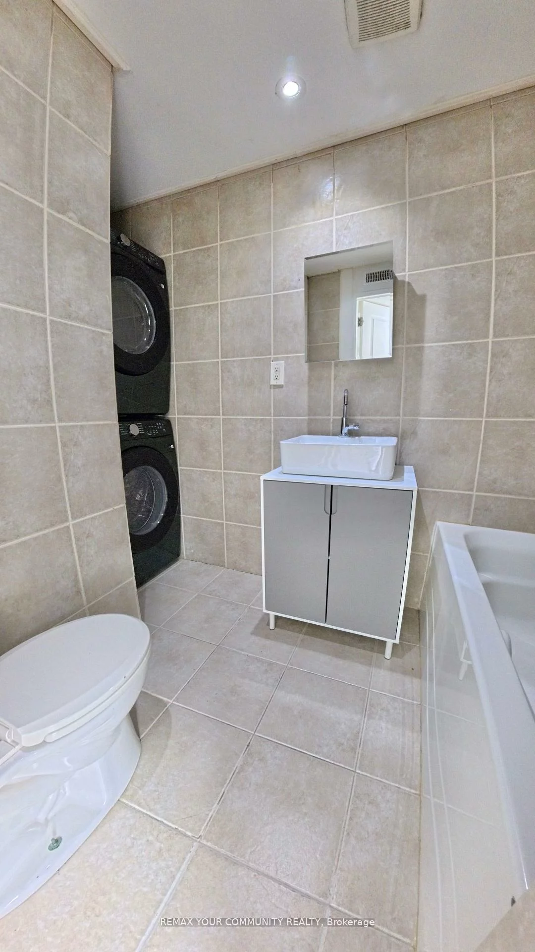 34, Main, Central Newmarket, Newmarket