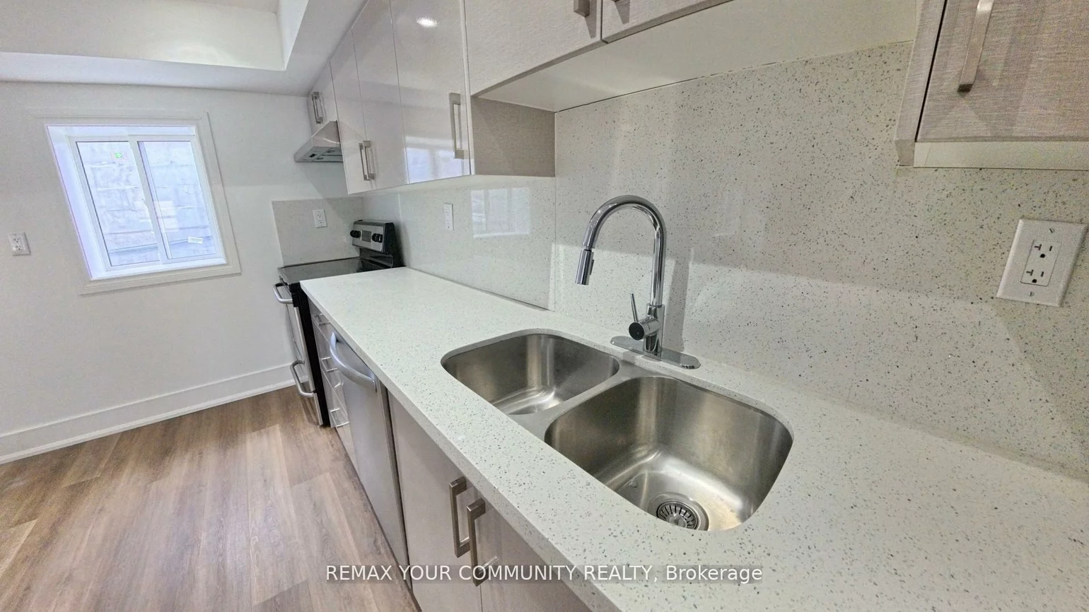34, Main, Central Newmarket, Newmarket