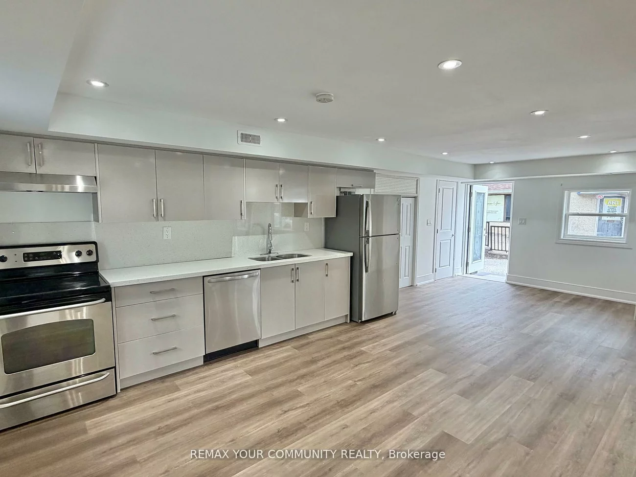 34, Main, Central Newmarket, Newmarket
