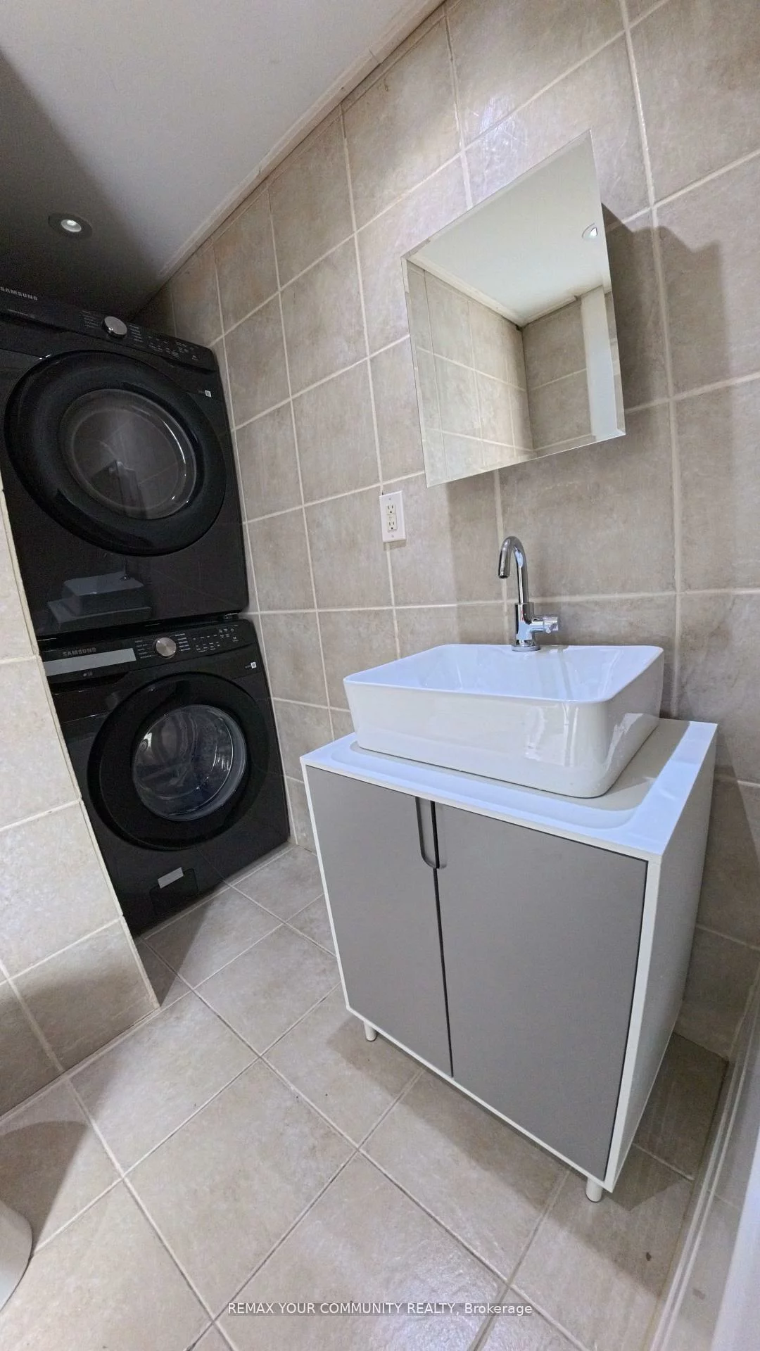 34, Main, Central Newmarket, Newmarket