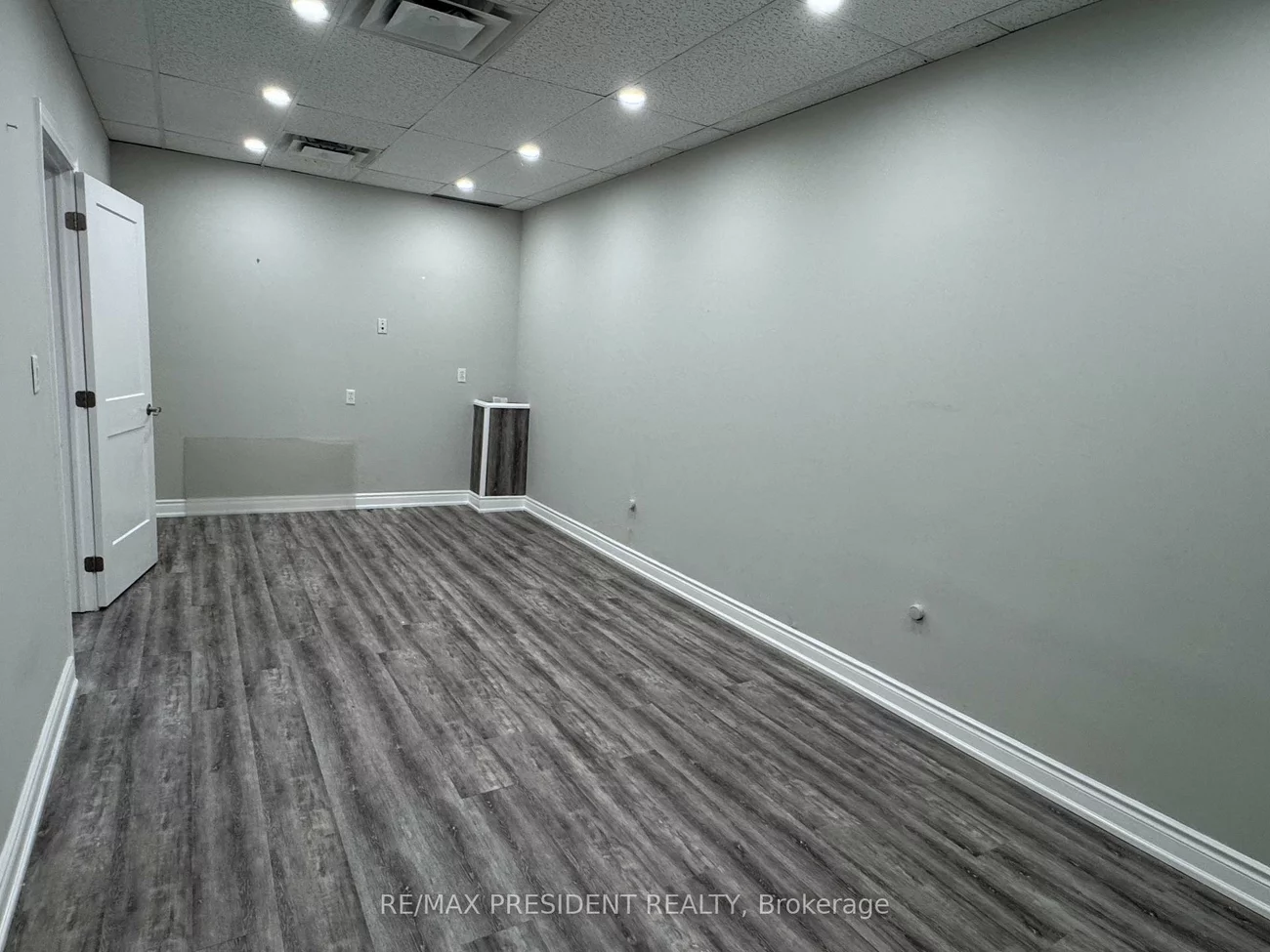 200, Davis, Central Newmarket, Newmarket