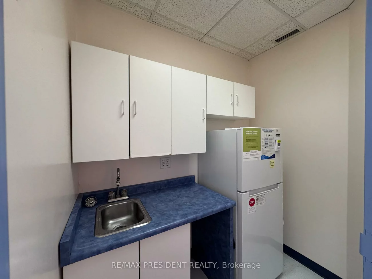 200, Davis, Central Newmarket, Newmarket