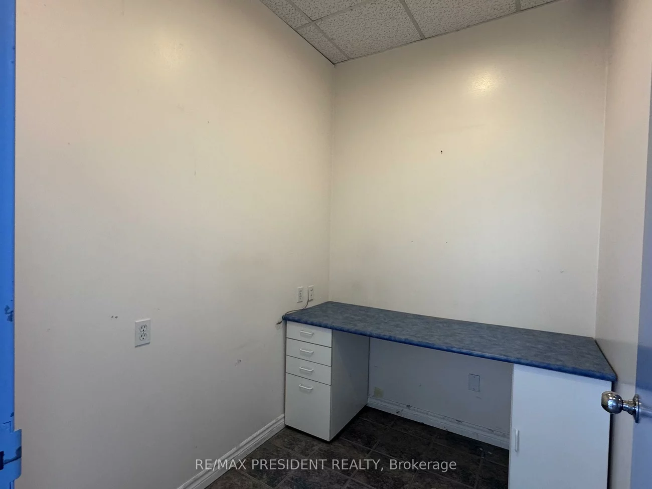 200, Davis, Central Newmarket, Newmarket