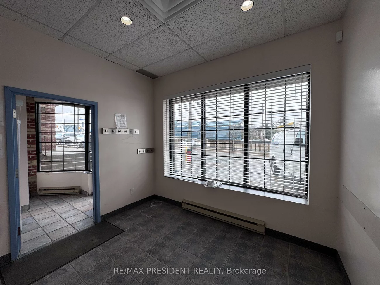 200, Davis, Central Newmarket, Newmarket