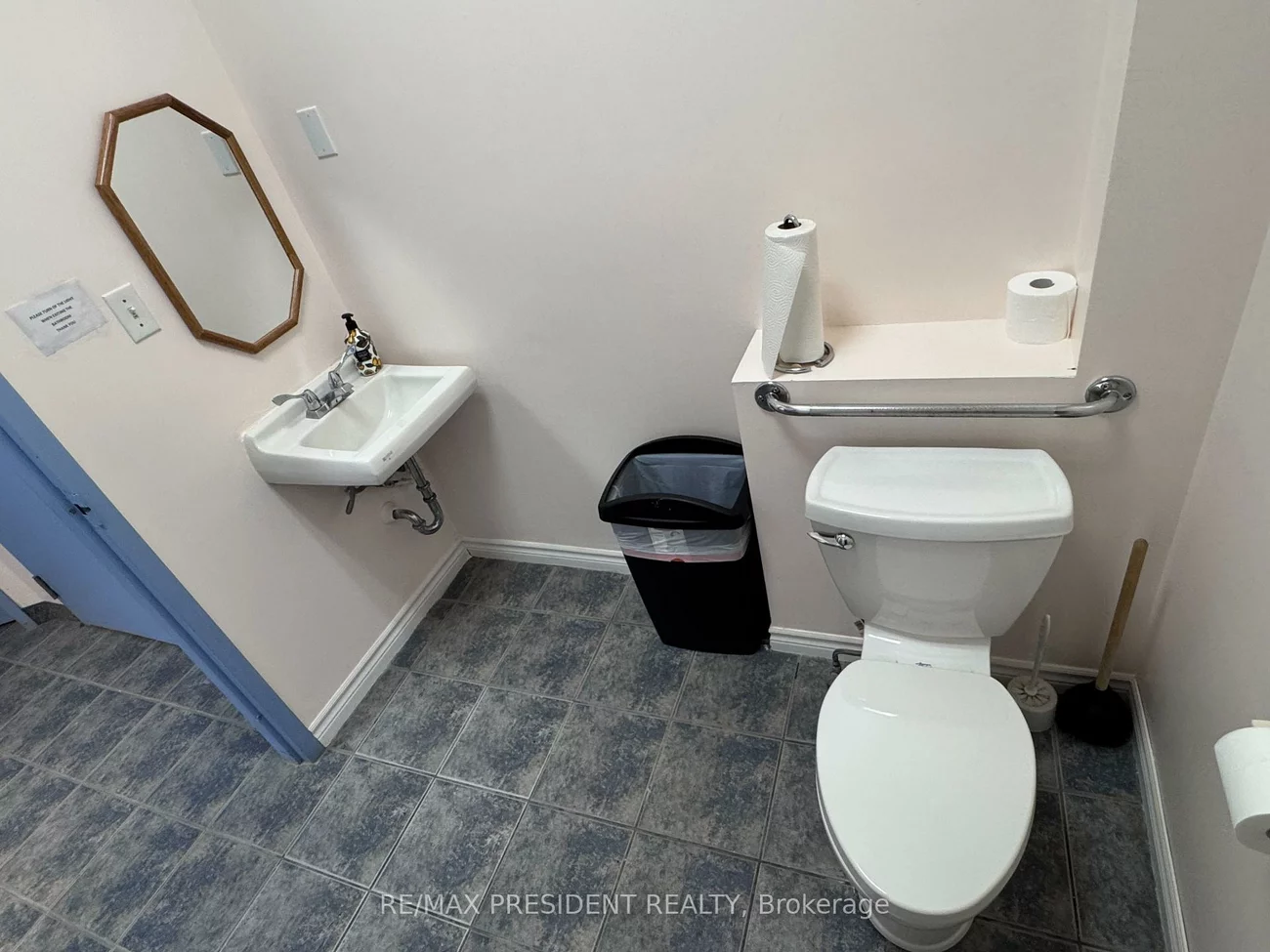 200, Davis, Central Newmarket, Newmarket