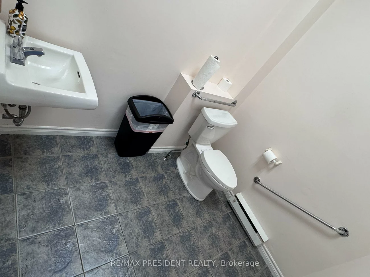 200, Davis, Central Newmarket, Newmarket