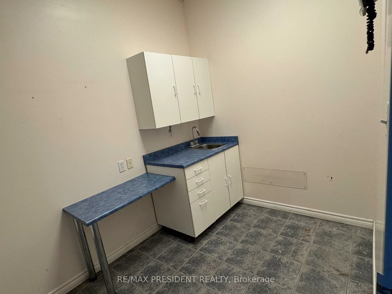 200, Davis, Central Newmarket, Newmarket