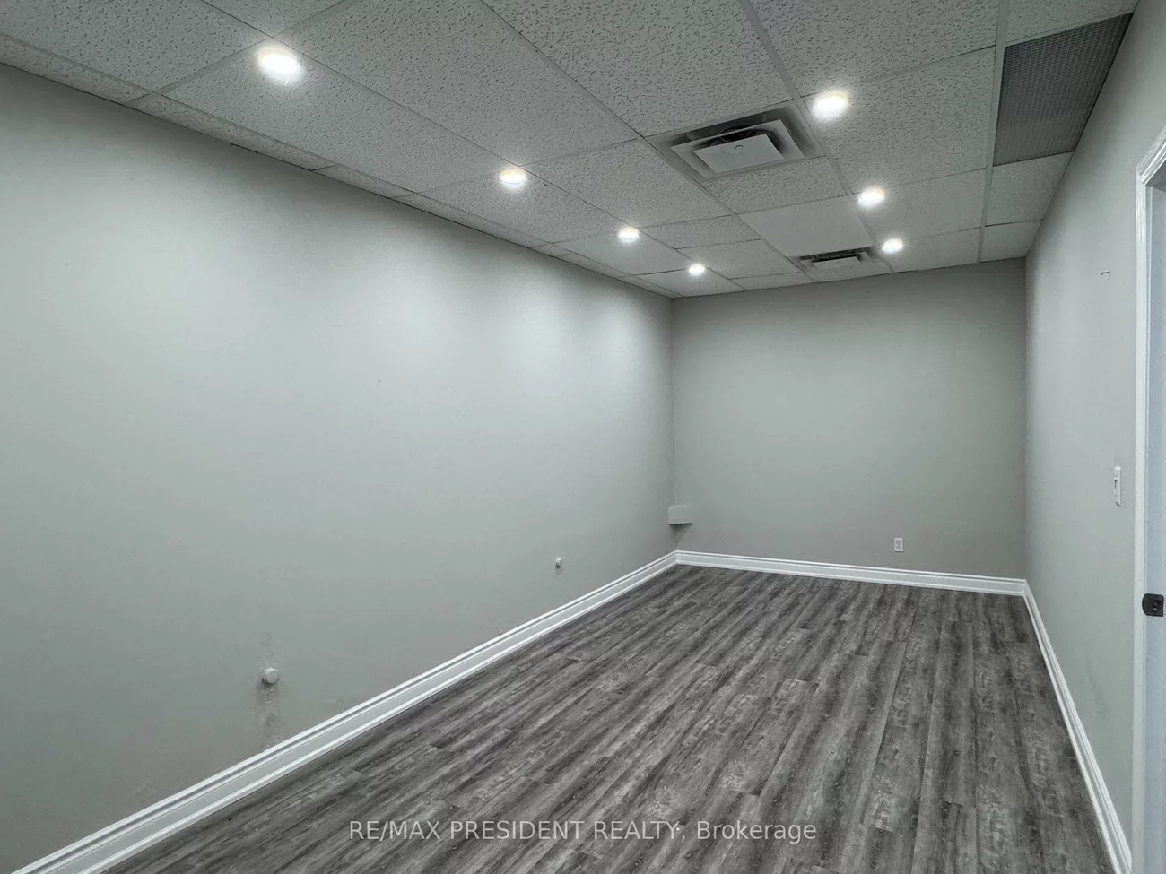 200, Davis, Central Newmarket, Newmarket