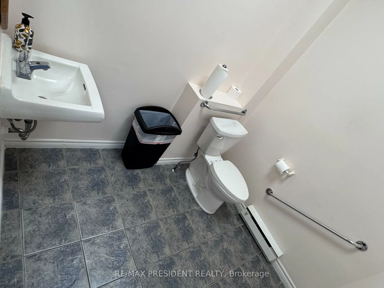 200, Davis, Central Newmarket, Newmarket