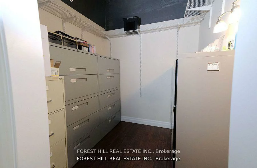 1211, Gorham, Gorham-College Manor, Newmarket