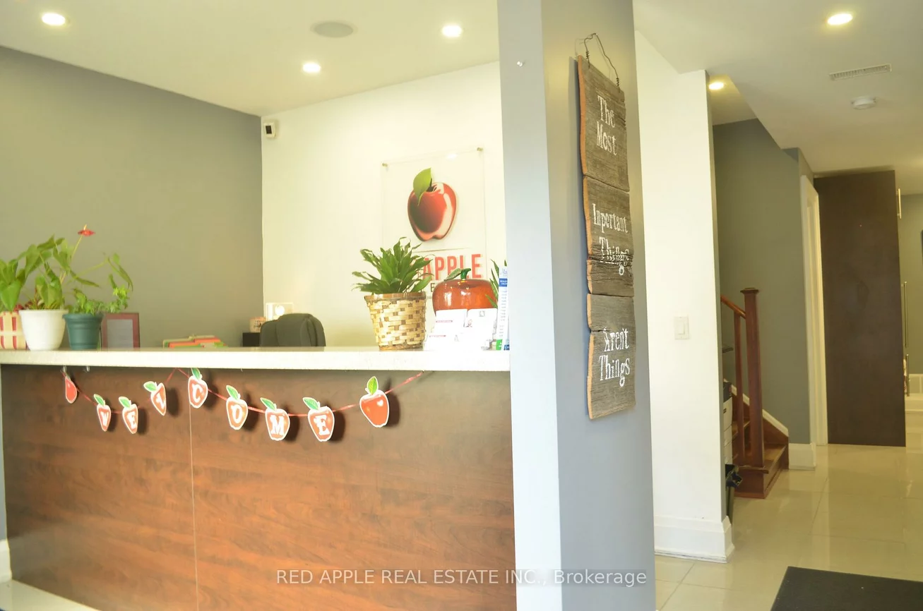 71, Main, Central Newmarket, Newmarket