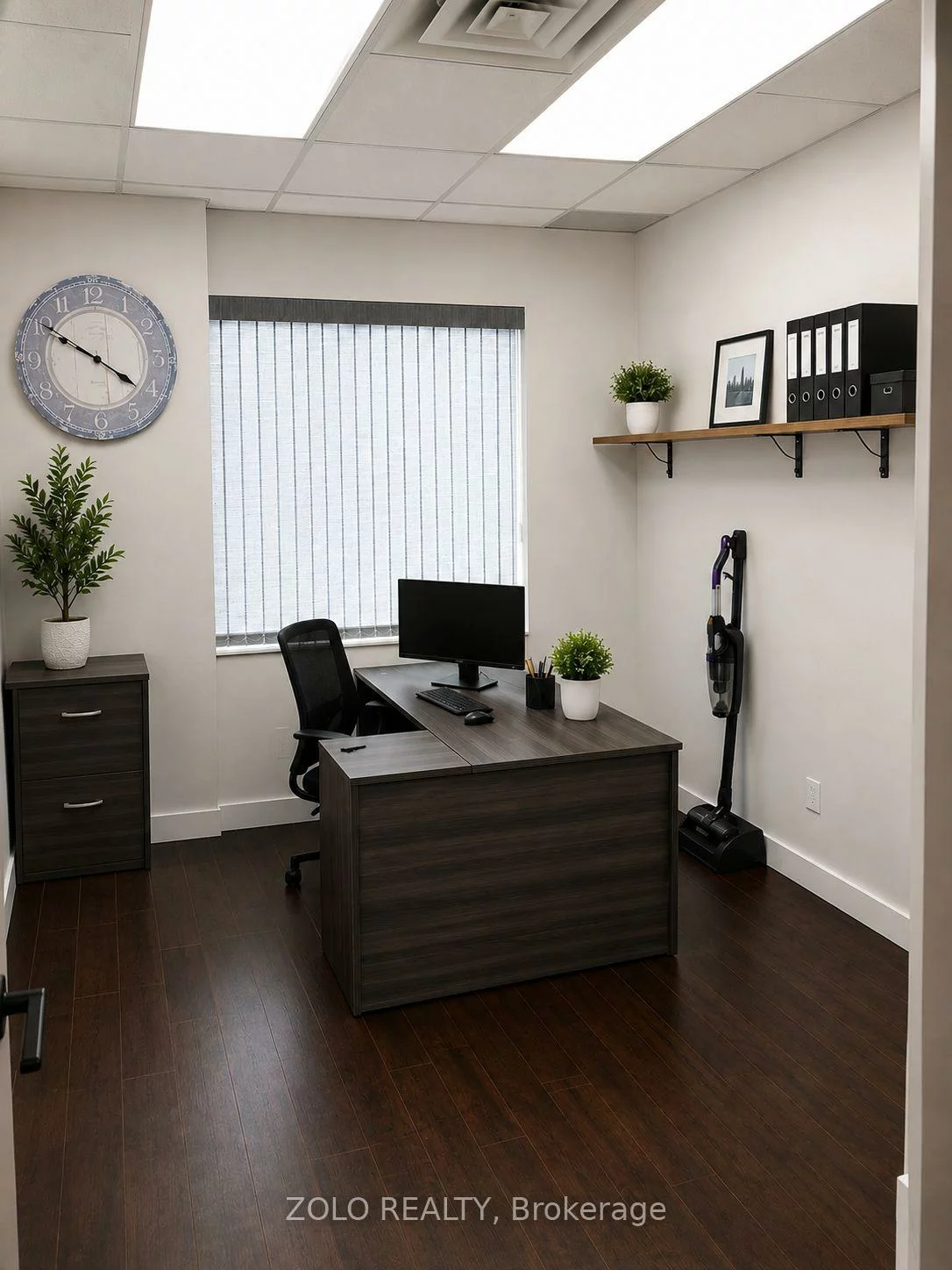 390, Davis, Central Newmarket, Newmarket